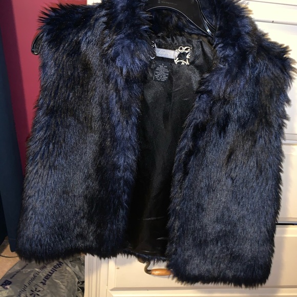 Daytrip (Buckle) Faux Fur Vest - Picture 6 of 6